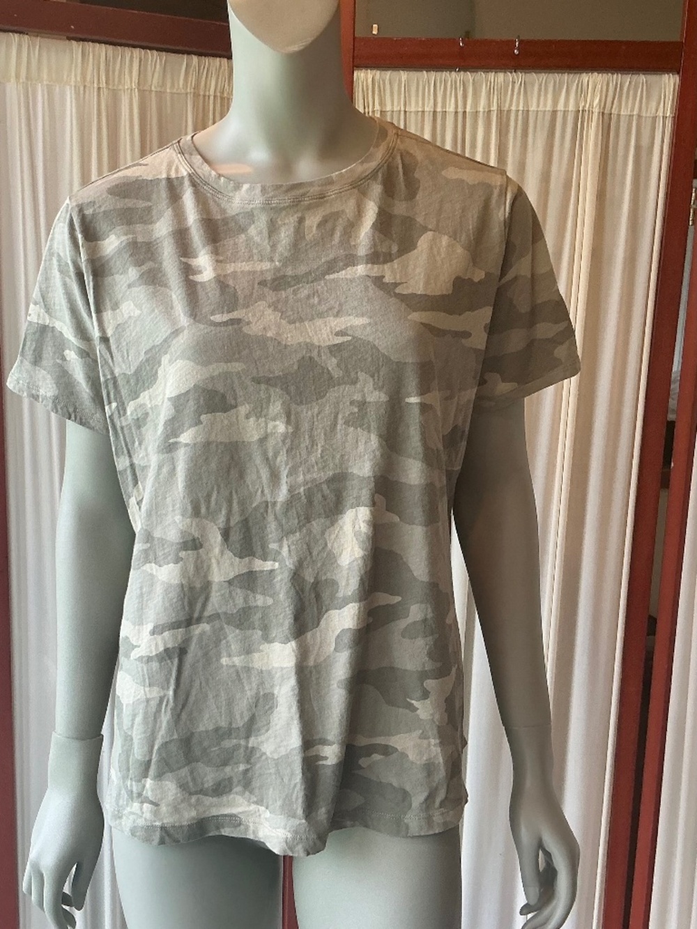 Athleta Green Camo Camouflage T-Shirt Crew Neck Short Sleeve Women's Size 1X